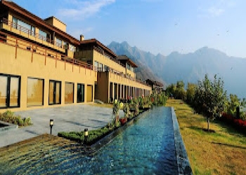 Vivanta-dal-view-srinagar-5-star-hotels-Srinagar-Jammu-and-kashmir-2