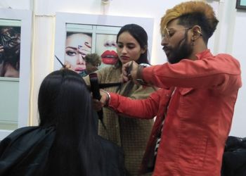 Vlcc-Makeup-artist-Mirzapur-Uttar-pradesh-2