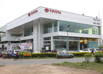 Wasan-toyota-Car-dealer-Canada-corner-nashik-Maharashtra-1