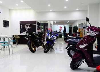 Yamaha-drome-Motorcycle-dealers-Silchar-Assam-2