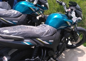Yamaha-showroom-Motorcycle-dealers-Bargarh-Odisha-3
