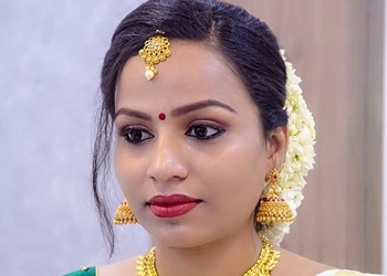 Ziah-bridal-makeover-Makeup-artist-Vyttila-kochi-Kerala-3